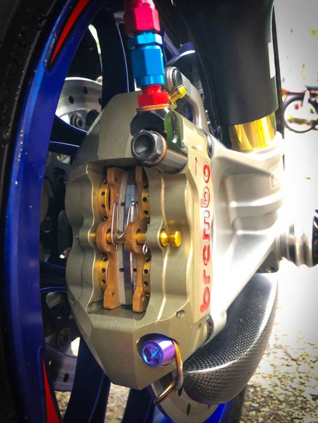 Yamaha r1m độ hoàn hảo với phong cách racing đón noel của biker việt - 15