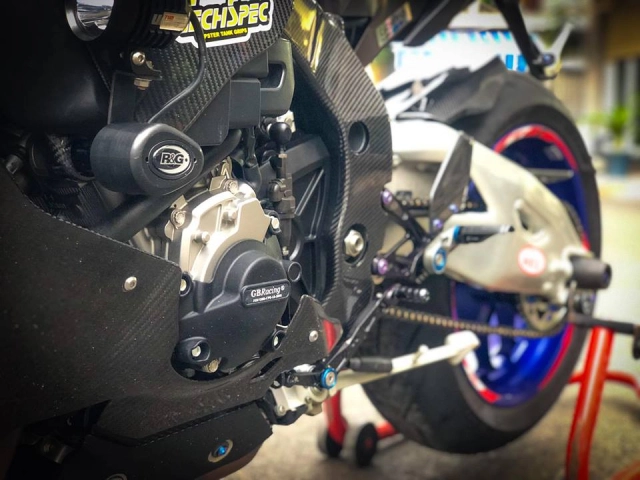 Yamaha r1m độ hoàn hảo với phong cách racing đón noel của biker việt - 22