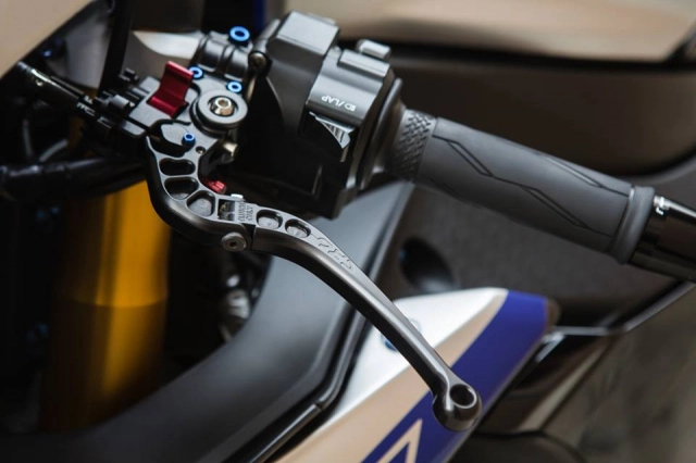 Yamaha r1m độ nhức nách với dàn chân 2 line đầy nổi bật - 5