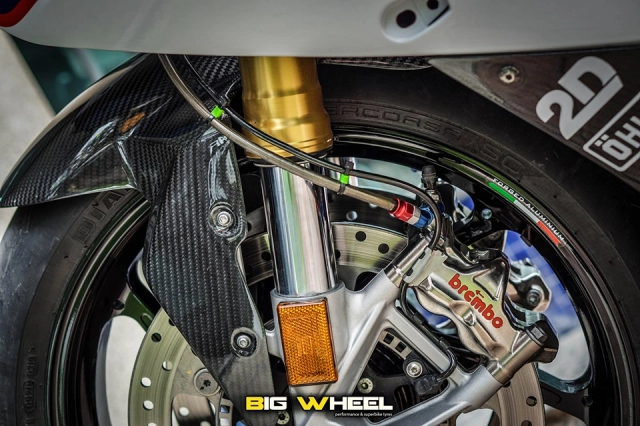 Bmw s1000rr độ siêu ấn tượng với phong cách hp4 - 4