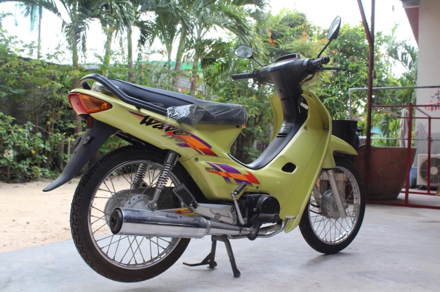 Cận cảnh honda wave thái 110 chưa lăn bánh trong 19 năm - 1