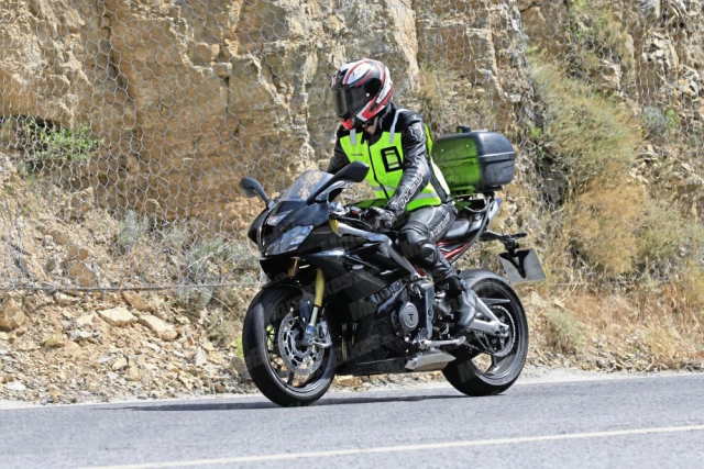 Triumph daytona 765 mới sẽ ra mắt vào ngày 23 tháng 8 với giá dưới 400 triệu vnd - 4