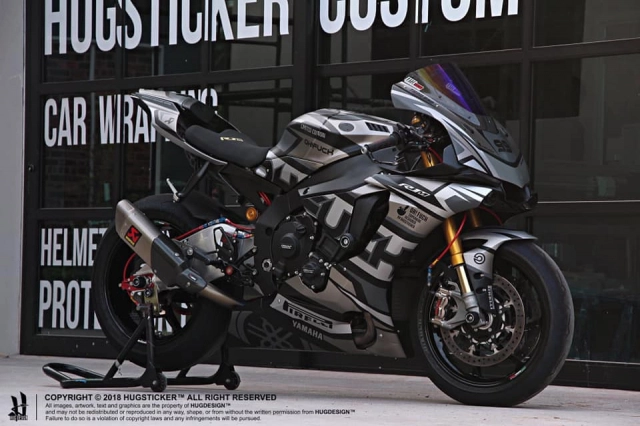 Yamaha r1m độ độc đáo với tem đấu sáng tạo của đội ngũ hugsticker - 5