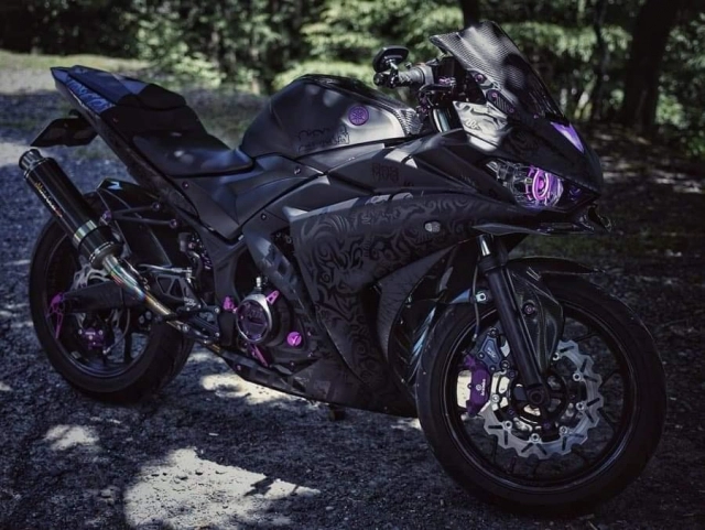 Yamaha r3 độ lôi cuốn với phong cách black pink - 3