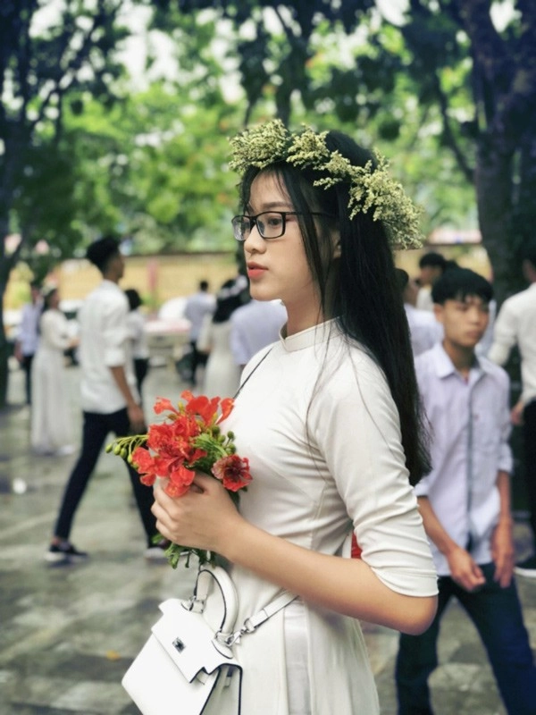 Hoa hậu đỗ thị hà gái quê chân lấm tay bùn giờ là mỹ nhân sang chảnh muôn váy áo - 13