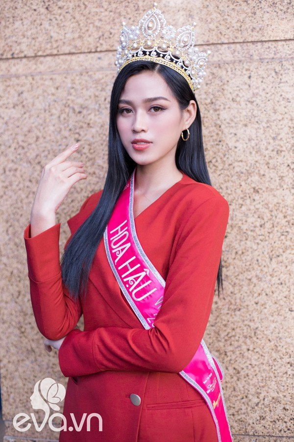 Hoa hậu đỗ thị hà gái quê chân lấm tay bùn giờ là mỹ nhân sang chảnh muôn váy áo - 30