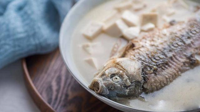 Nấu canh cá phải nhớ 3 tuyệt chiêu này để làm mất sạch mùi tanh áp dụng với mọi loại cá - 1