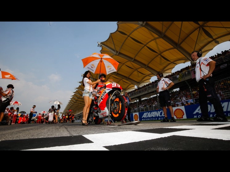 Bắt gặp johnny trí nguyễn trên trường đua motogp 2014 sepang - 5