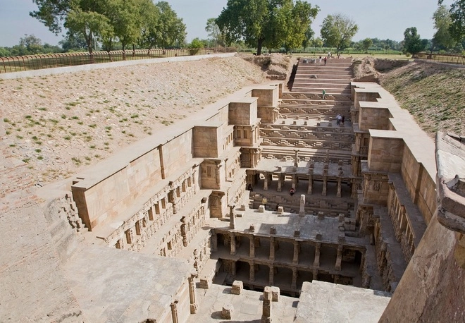 Kiến trúc ngược độc đáo của ngôi đền rani ki vav - 1