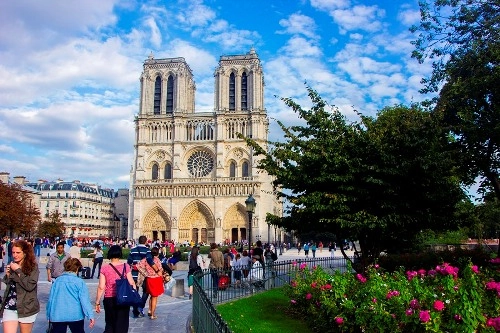 Sự khác biệt thú vị giữa người dân paris và khách du lịch - 1