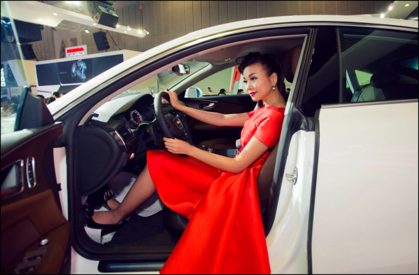 Vietnam motorshow 2014 trương ngọc ánh cùng kim lý tình tứ cạnh siêu xe audi - 10