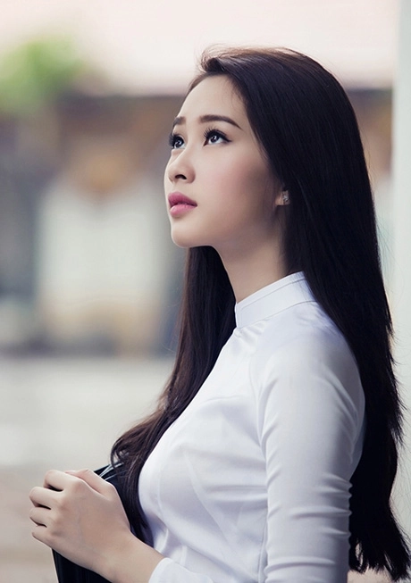 Hoa hậu thu thảo đẹp mê mẩn với áo dài nữ sinh - 5