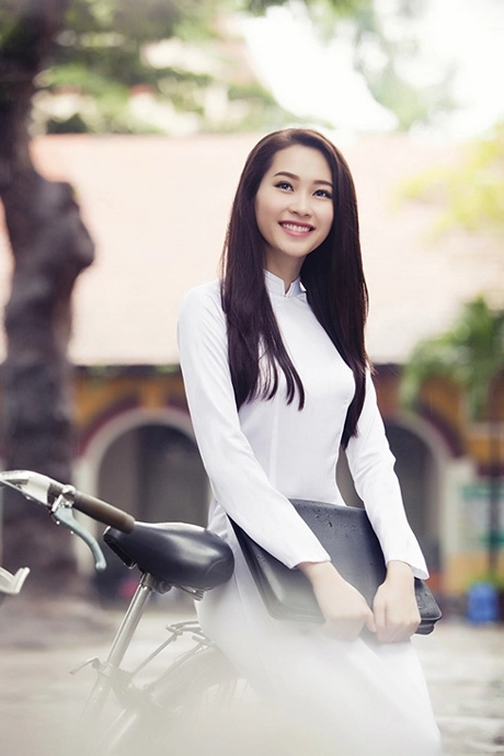 Hoa hậu thu thảo đẹp mê mẩn với áo dài nữ sinh - 8