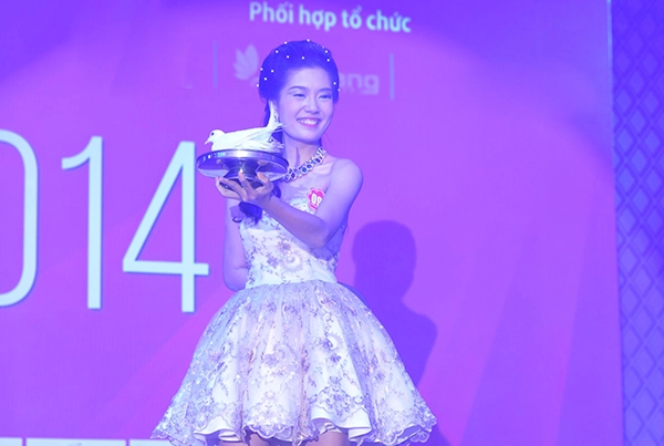 Hoa hậu việt nam 2014 trổ tài diễn ảo thuật - 1