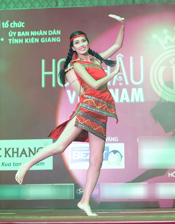 Hoa hậu việt nam 2014 trổ tài diễn ảo thuật - 2