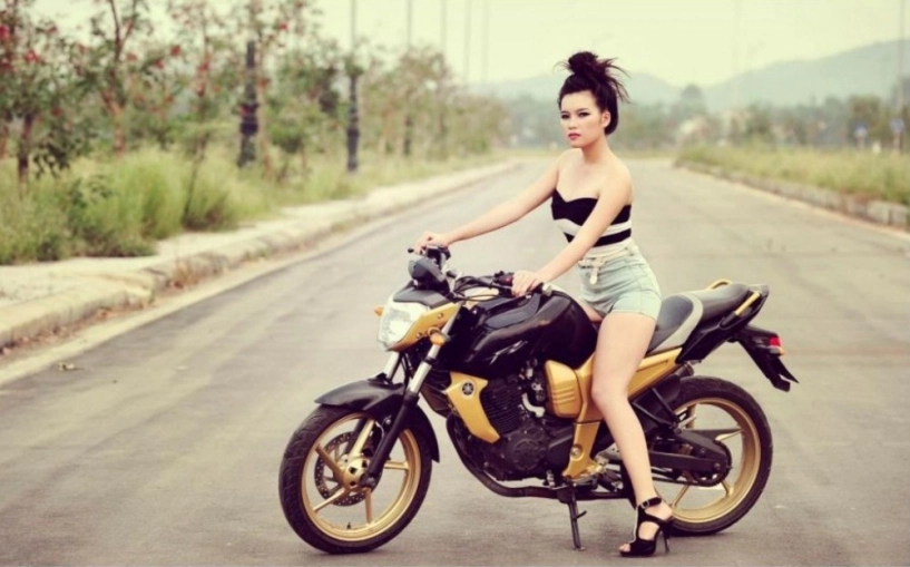 Người đẹp xứ huế phiêu cùng môtô - 3