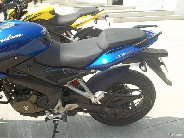 Bajaj pulsar 200 ss bất ngờ xuất hiện tại đông nam á - 4