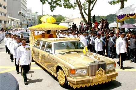 Bộ sưu tập 7000 xế khủng của quốc vương brunei giàu nhất thế giới - 1