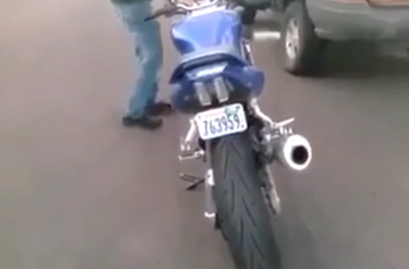 clip môtô có biển số bá đạo của biker tây - 1