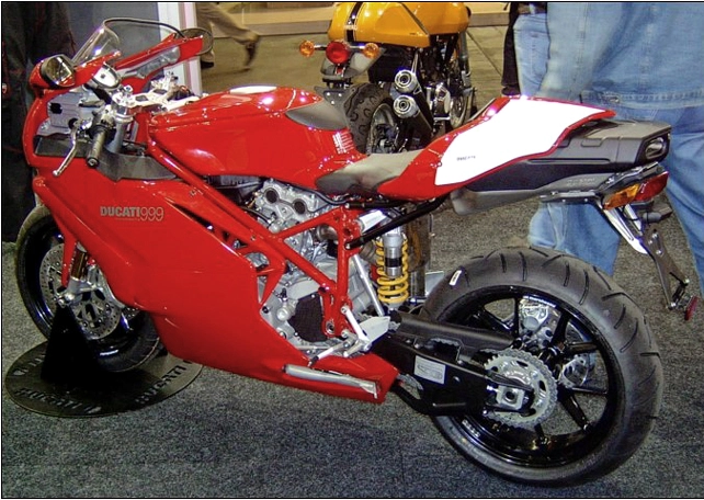 Ducati 999 sức mạnh từ thuở khai sinh - 4