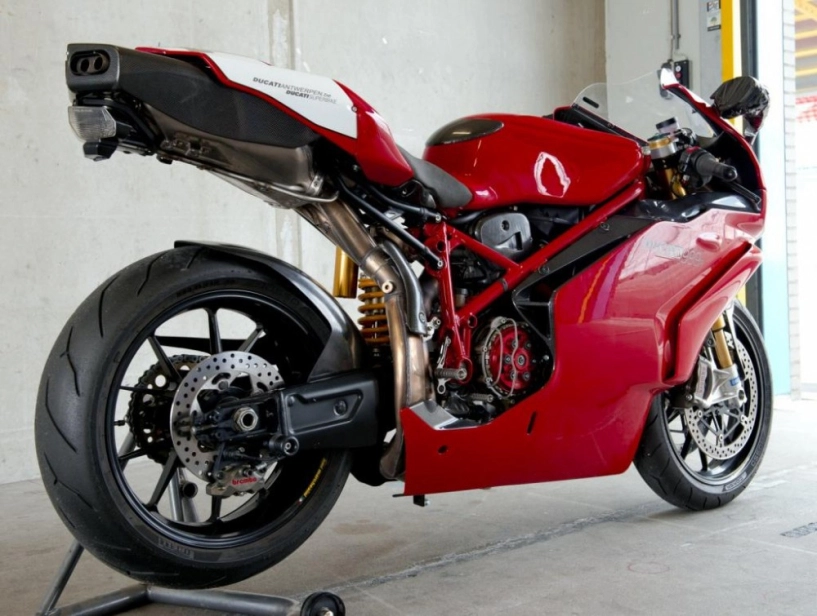 Ducati 999 sức mạnh từ thuở khai sinh - 11
