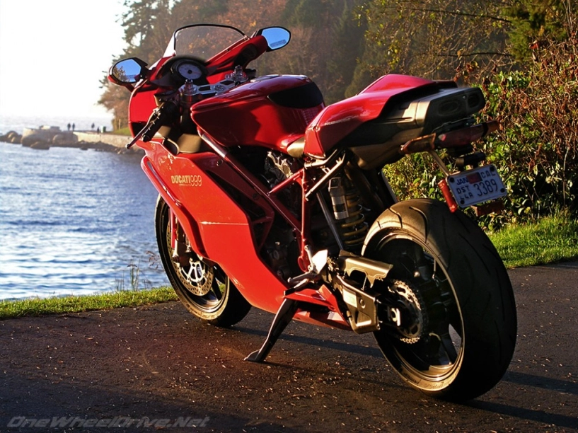 Ducati 999 sức mạnh từ thuở khai sinh - 12