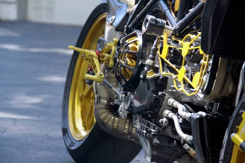Ducati độ phong cách cafe racer - 4
