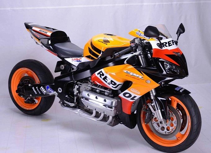 Honda cbr1000rr cùng khối động cơ 1800cc - 5