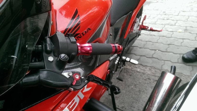 Honda cbr150r độ chất với nhiều đồ chơi khủng của biker sài gòn - 2
