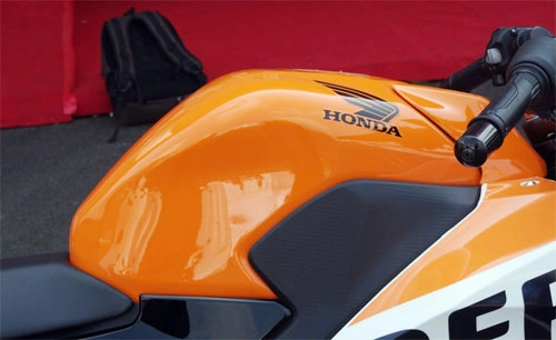 Honda cbr150r hoàn toàn mới đã được ra mắt với giá 2430 usd - 13
