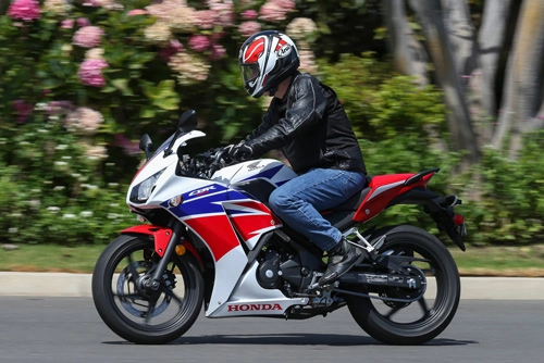 Honda cbr300r chiếc môtô thể thao tầm trung - 3