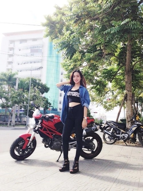 Nữ biker huế chi 300 triệu đồng để tậu ducati monster 795 - 3