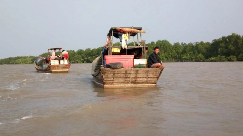 4 phượt thủ ngồi thuyền hơi vượt biển đêm ra côn đảo - 29