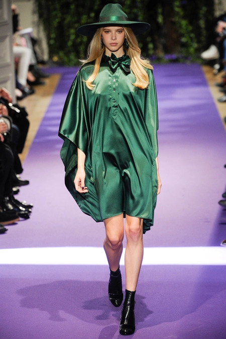 Alexis mabille dùng tay áo làm thắt lưng ở paris fashion week - 10