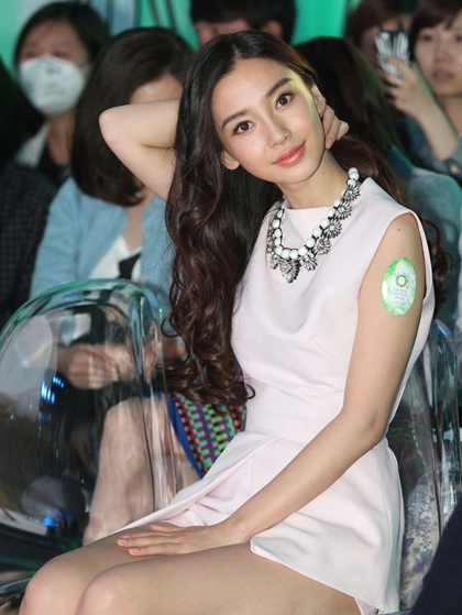 Angelababy mặc siêu ngắn khoe chân thon - 7