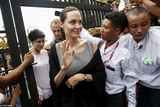 Angelina jolie gặp lãnh tụ đối lập aung san suu kyi - 3