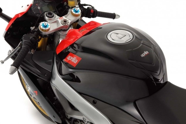 Aprilia rsv4 factory mãnh mẽ và thanh thoát - 15