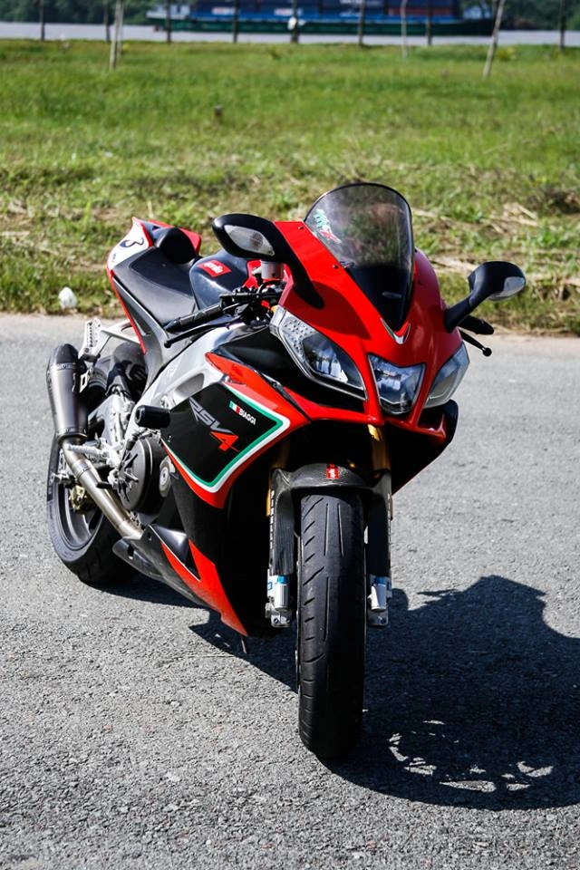 Aprilia rsv4 không thể lẫn giữa đám đông tại sài gòn - 5