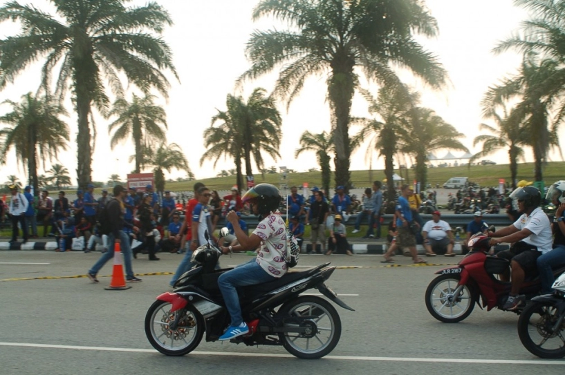 Bắt gặp khá nhiều exciter và pkl đi xem moto gp tại sepang - 2