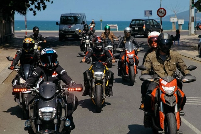 biker việt nam toàn dùng mô tô ba lô và đồng hồ mắc tiền biker mỹ - 5