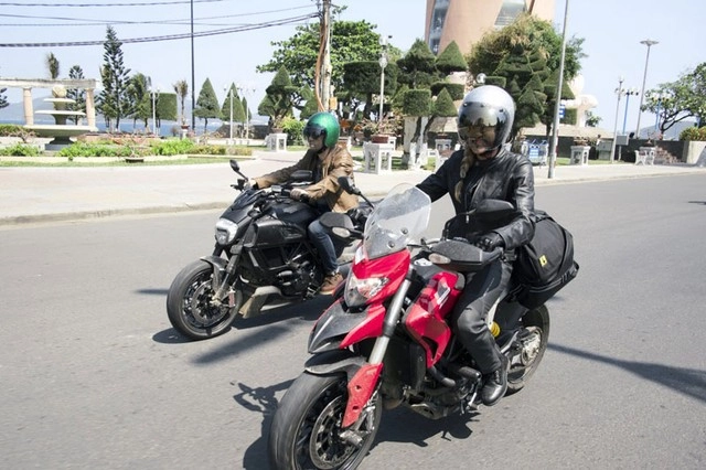 biker việt nam toàn dùng mô tô ba lô và đồng hồ mắc tiền biker mỹ - 6