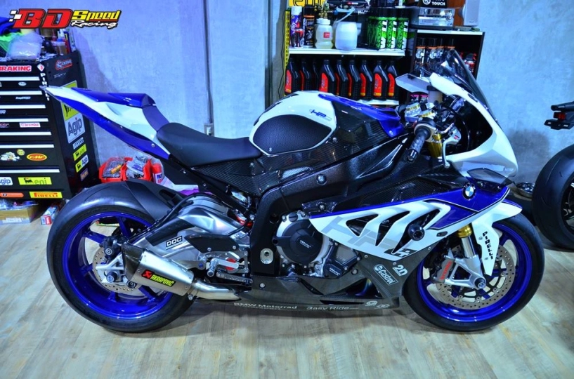 Bmw hp4 siêu cá mập xuống phố - 5