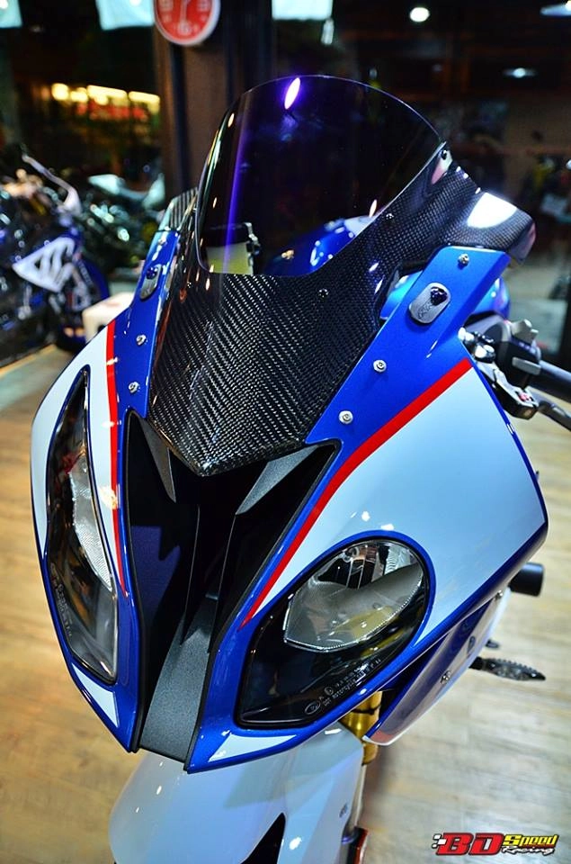 Bmw s1000rr 2015 độ nổi bật với dàn đồ chơi hàng hiệu - 2