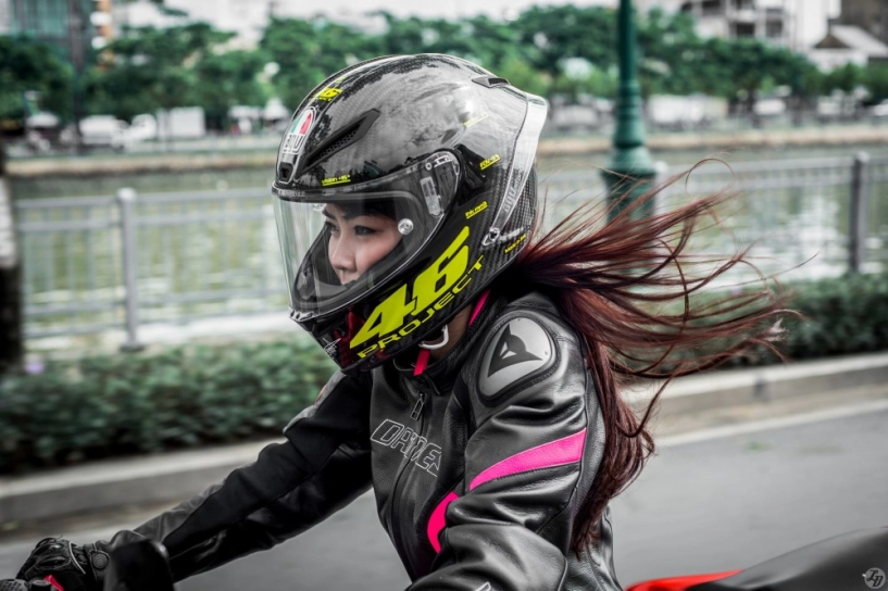 Bộ ảnh đẹp chiến mã kawasaki z800 của nữ biker xinh đẹp - 5