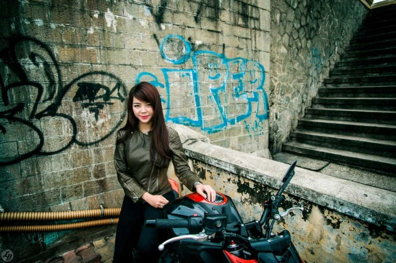 Bộ ảnh đẹp chiến mã kawasaki z800 của nữ biker xinh đẹp - 12