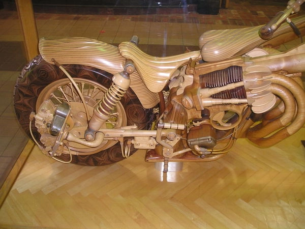 Bộ sưu tập những chiếc mô tô độ chopper bằng gỗ hiếm có - 6