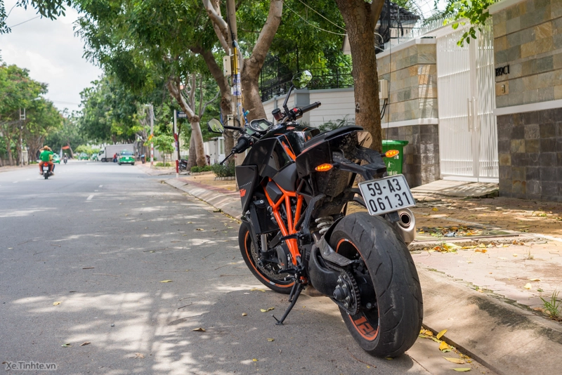 Cảm nhận ktm 1290 super duke r 2015 dễ gần dễ lái - 12