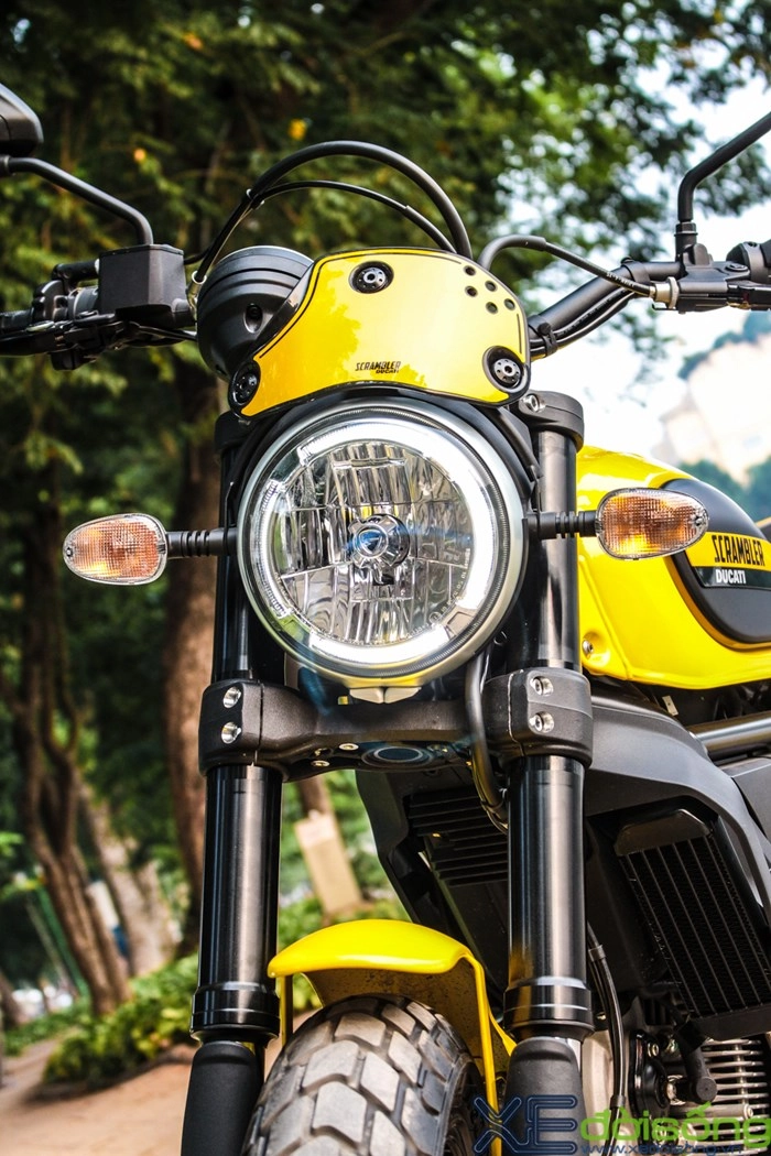 Cận cảnh ducati scrambler độ chính hãng đầu tiên tại việt nam - 9