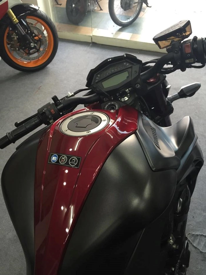 Cận cảnh kawasaki z1000 2016 phiên bản màu đỏ candy crimson tại việt nam - 5