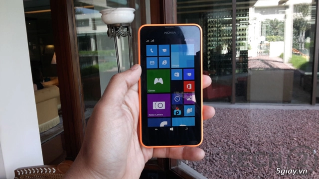 Cận cảnh lumia 630 chiếc điện thoại chạy wp81 của nokia - 2